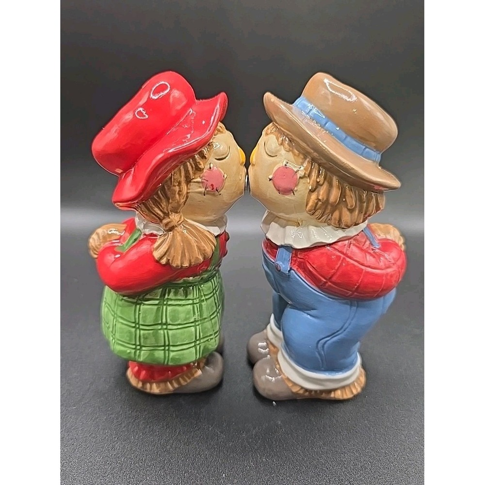 Straw Man Scarecrows Salt Pepper Shakers Magnetic Kissing Shakers Ceramic  2pc